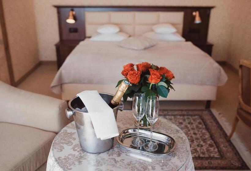 Номер Deluxe с Балконом, żabi Dwór   Hotel   Restauracja   Spa