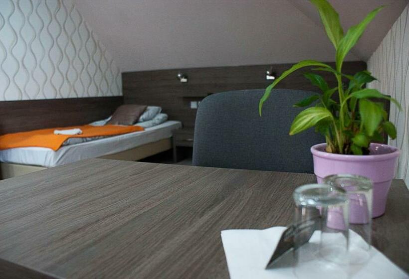 غرفة قياسية فردية, Jaś I Małgosia