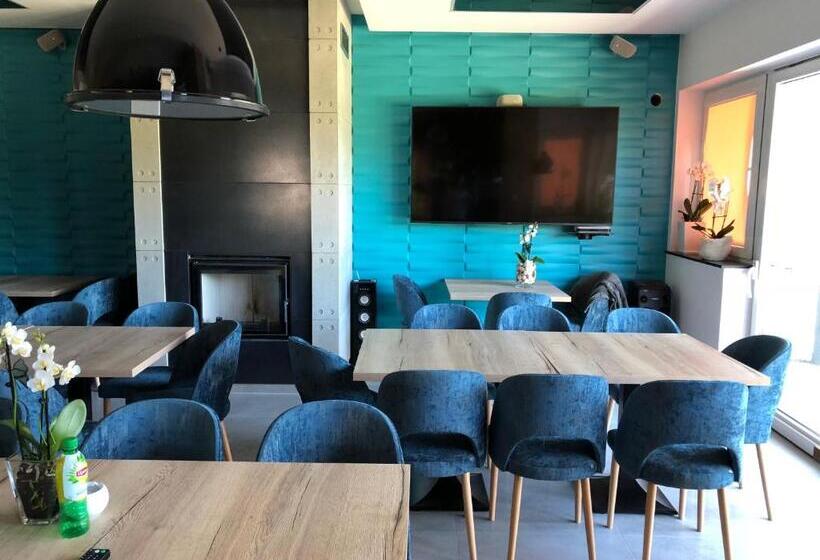 Четырехместный Номер Классик, Tasarz Spa Ośrodek Wczasowy