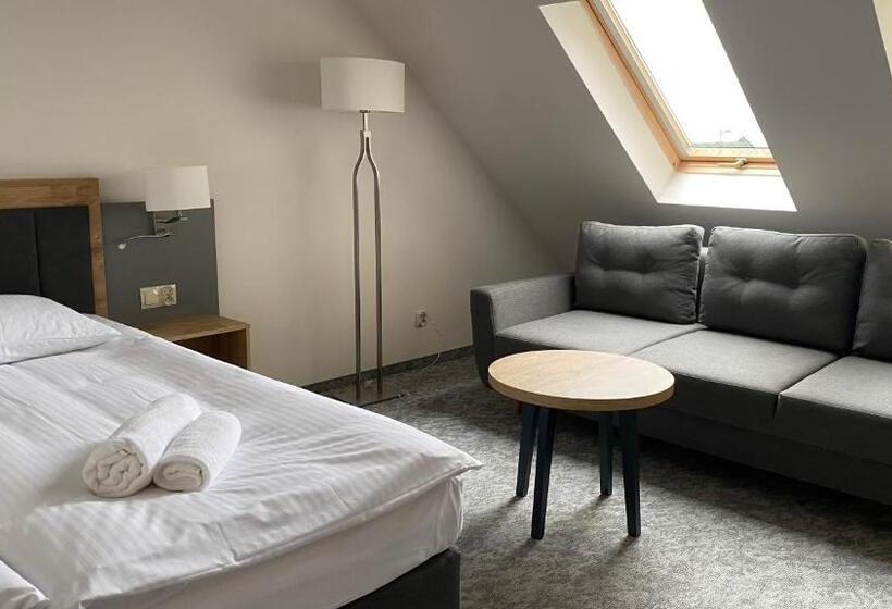 Family Suite, Willa Puchaczówka