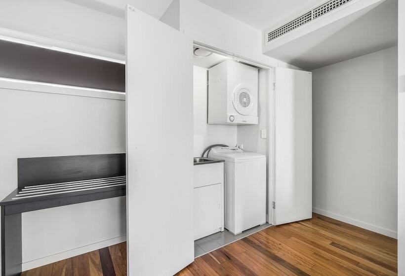 Люкс, Essence Apartments Chermside