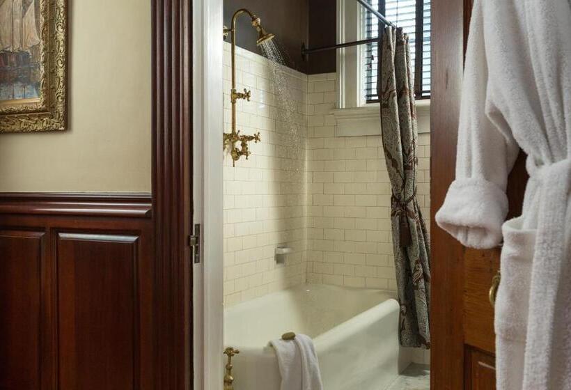 스위트, The Twelve Oaks Bed & Breakfast