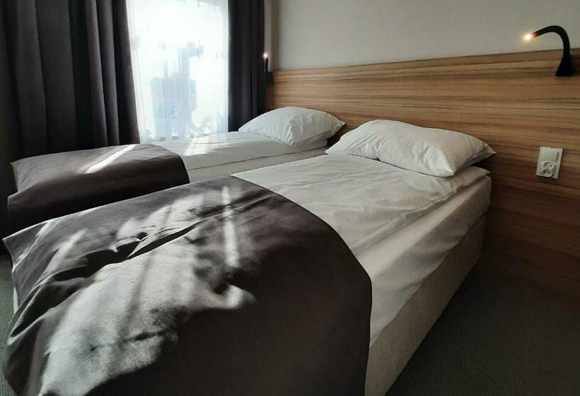 Апартаменты 2 Спальни, Aparthotel Jurowiecka 60