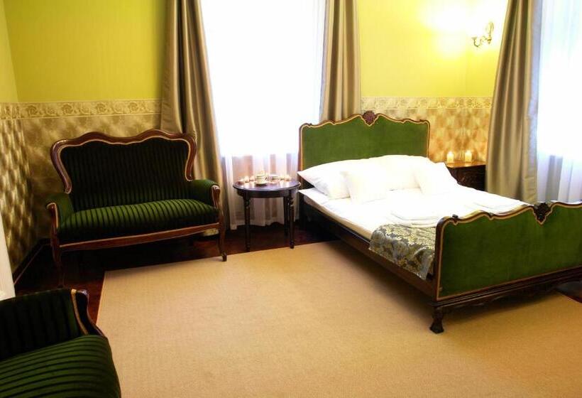 Quarto Triplo Estandar, Willa Kraj