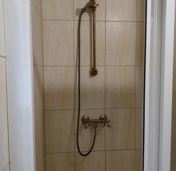 Quarto Estandar, Willa Kraj