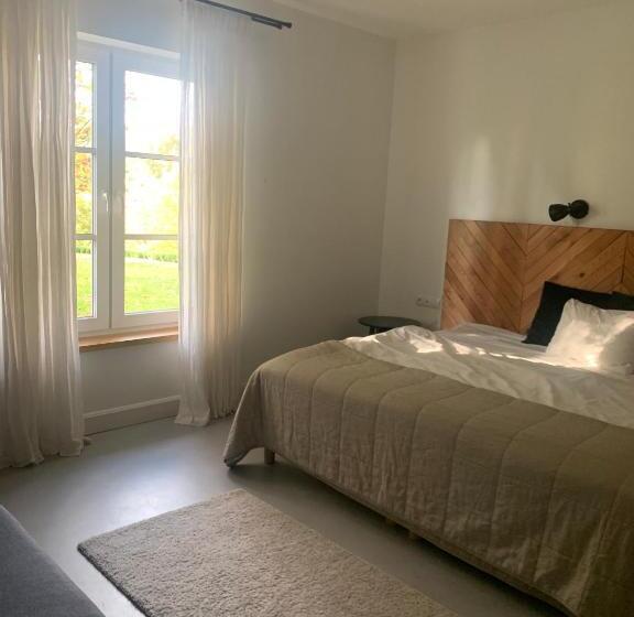 Номер Стандарт, Biała Wstążka B&b