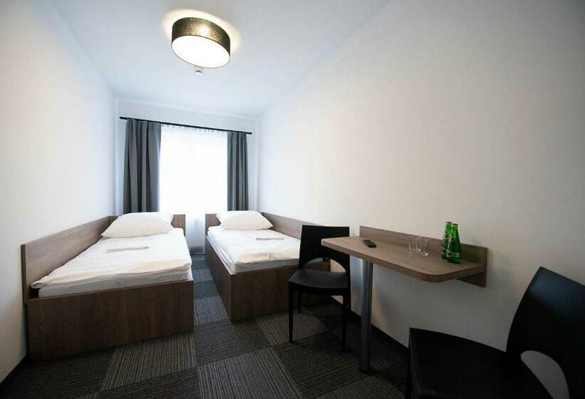 Номер Стандарт, Hostel Sms