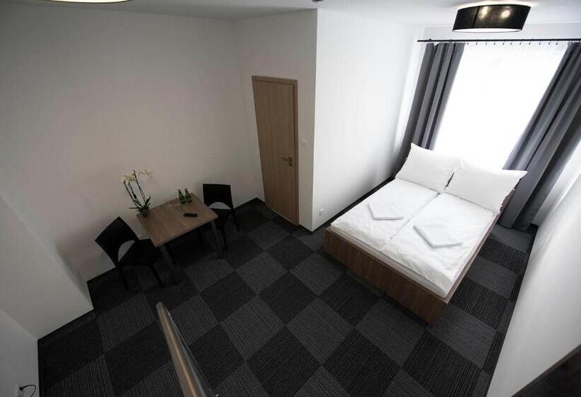 Номер Стандарт, Hostel Sms