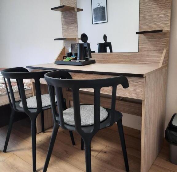标准间, Ik Corner