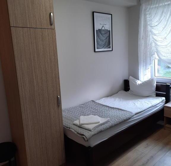 Quarto Estandar, Ik Corner