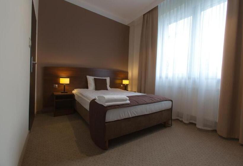 اتاق استاندارد یک نفره, Camelot