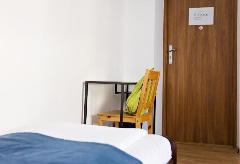 Номер Стандарт Индивидуальный Совместная Ванная, Folk Hostel