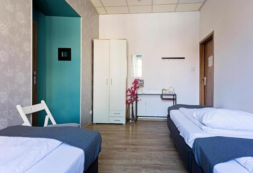 Трехместный Номер Deluxe, Folk Hostel