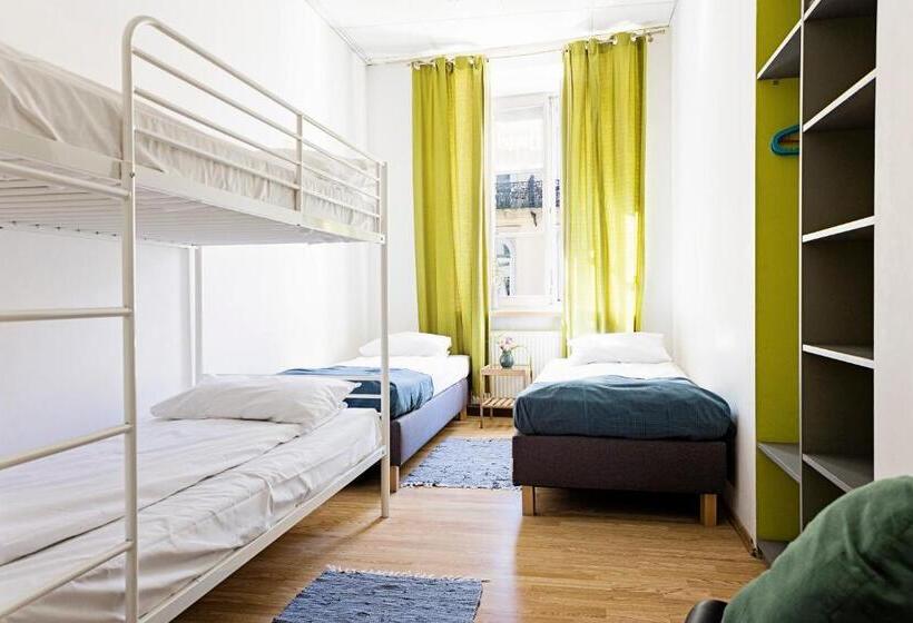 Трехместный Номер Стандарт Совместная Ванная, Folk Hostel