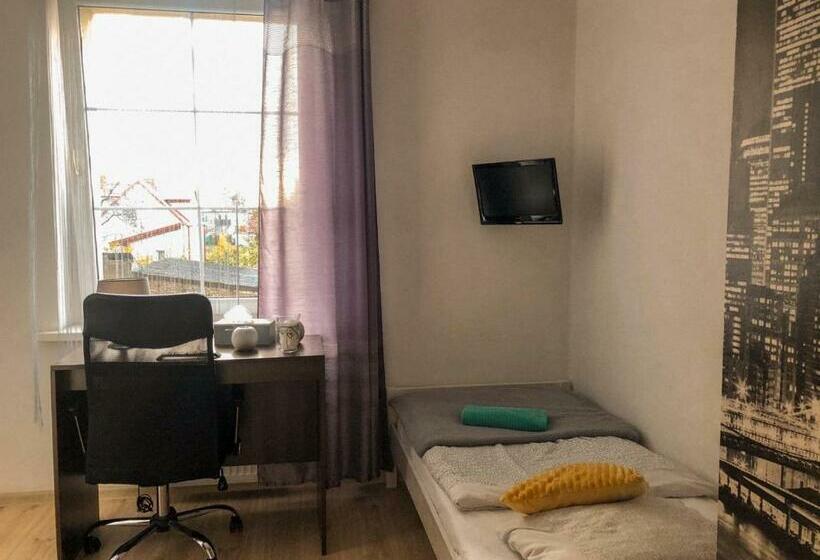 Номер Стандарт Индивидуальный Совместная Ванная, Hostel Przed świtem