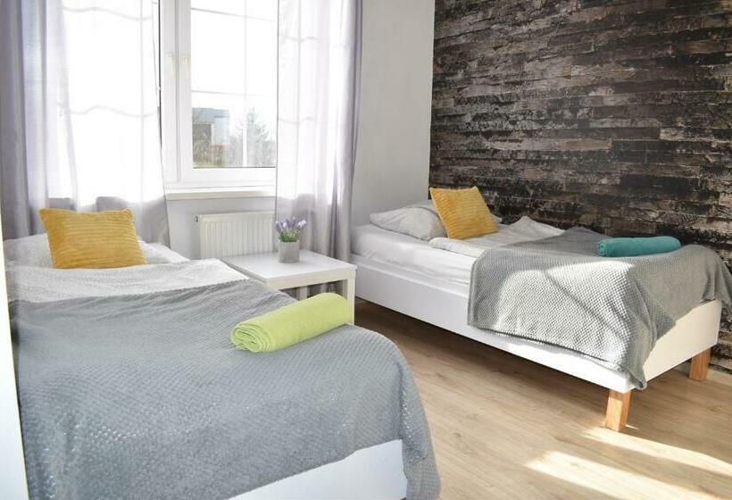 Номер Стандарт, Hostel Przed świtem