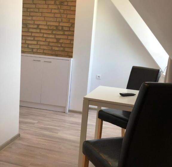 Номер Стандарт, Hostel Przed świtem