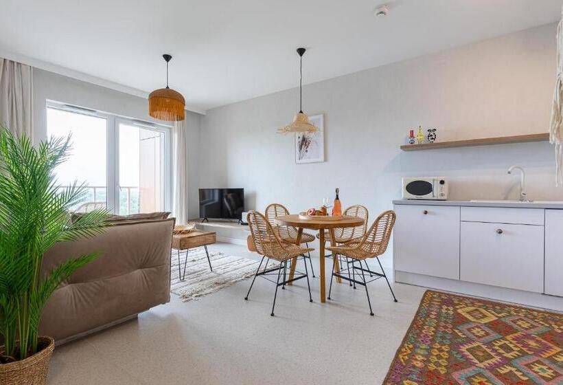سوییت جونیور با چشم‌انداز دریا, Apartamenty Your Seaside