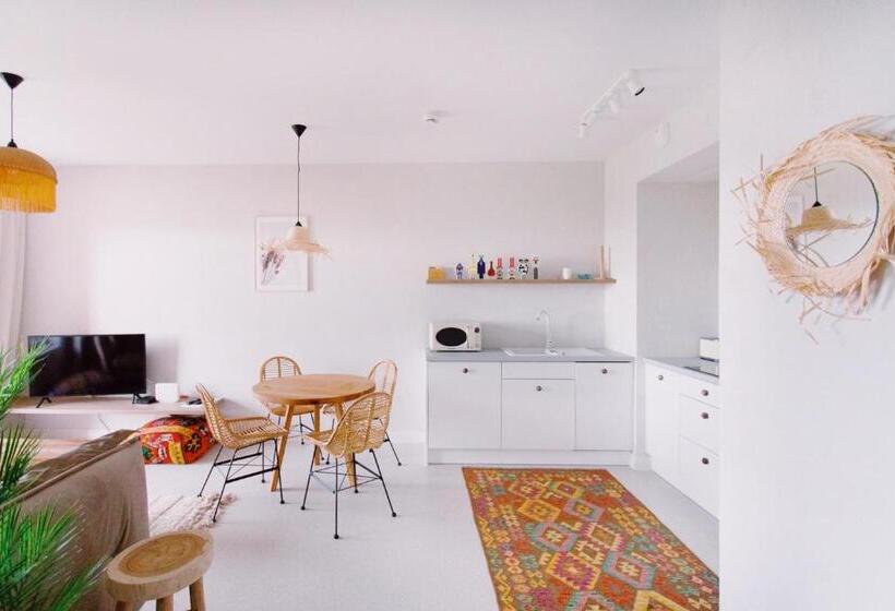 سوییت جونیور با چشم‌انداز دریا, Apartamenty Your Seaside