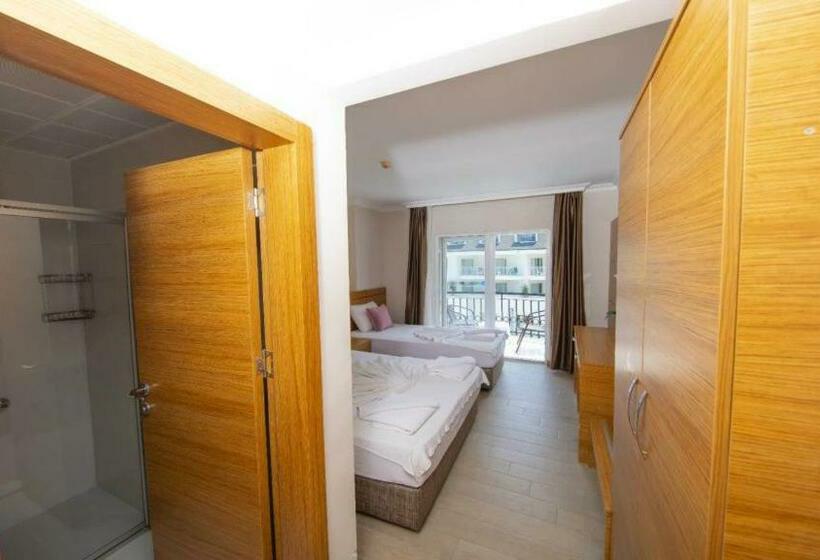 Quarto Triplo Estandar, Beso Beach