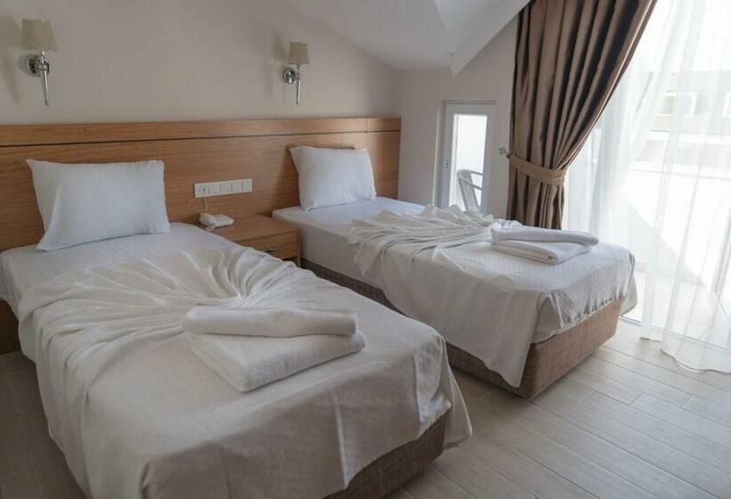 Quarto Familiar Banheiro Compartilhado, Beso Beach