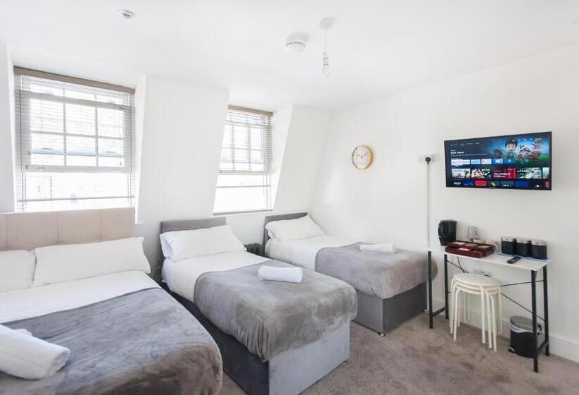 浴室共有スタンダード４人用ルーム, Studio9 Rooms   Next To Emirates Stadium   Budget Rooms With Shared Bathroom
