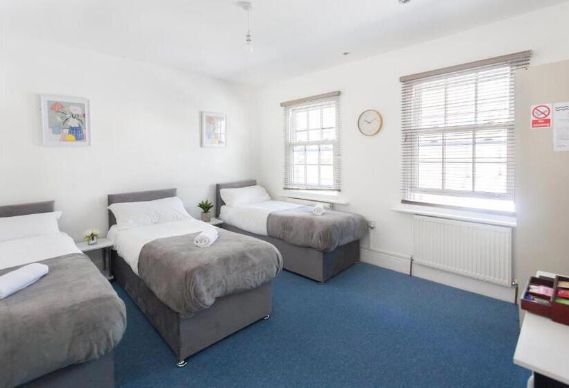 バスルーム共有のトリプルスタンダード, Studio9 Rooms   Next To Emirates Stadium   Budget Rooms With Shared Bathroom