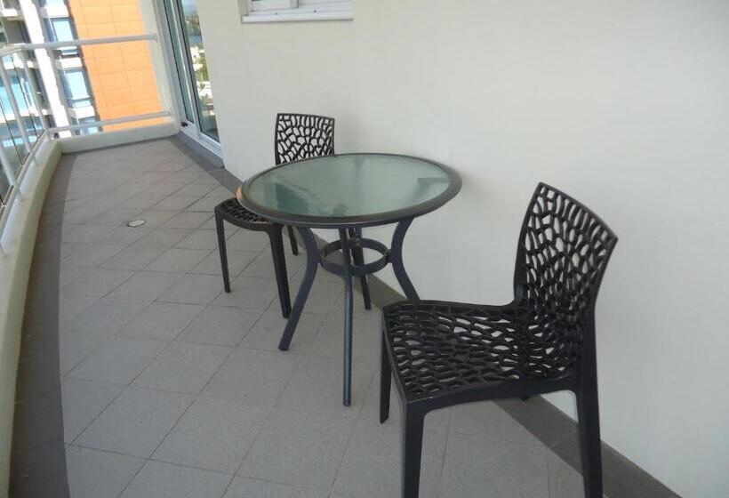 Апартаменты 1 Спальня, The Crest Apartments