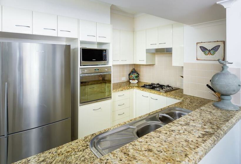 Апартаменты 2 Спальни, The Crest Apartments