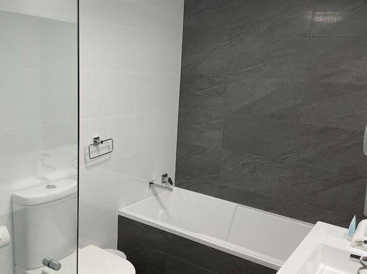 Апартаменты 2 Спальни, The Crest Apartments