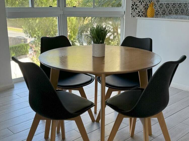 Апартаменты 2 Спальни, The Crest Apartments