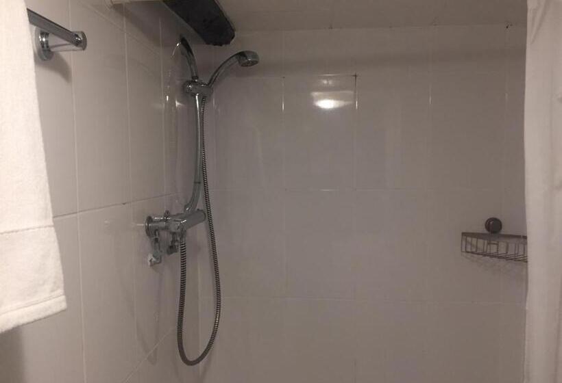 Quarto Estandar, Findon Rest Ltd
