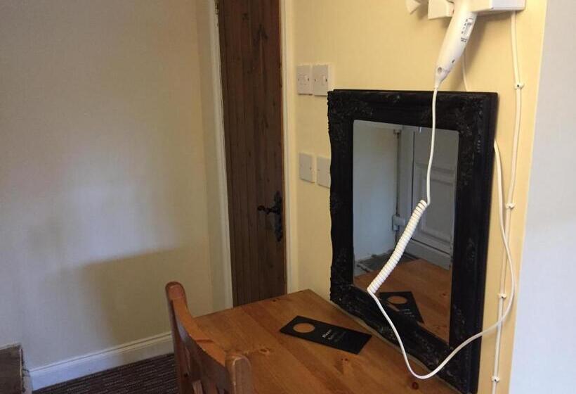 Quarto Estandar, Findon Rest Ltd