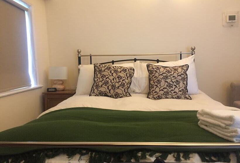 Quarto Estandar, Findon Rest Ltd