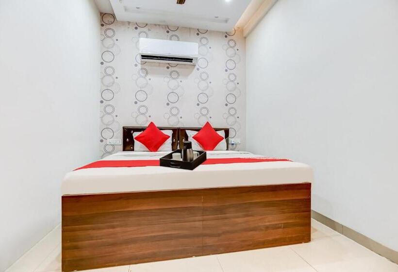 اتاق کلاسیک سه تخته, Flagship Hotel Shaan