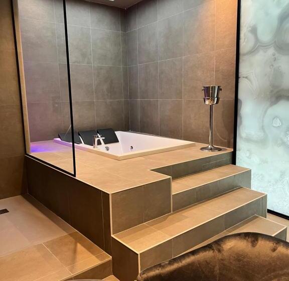 اتاق استاندارد با تخت بزرگ, Gold Suite&spa