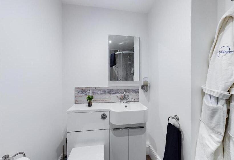 اتاق سوپریور با تخت بزرگ, Driftwood Boutique Guest House