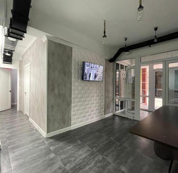 تختخواب در اتاق مشترک, Hostel Del Luna