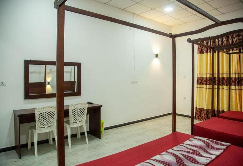 חדר סטנדרט לשלושה עם נוף לגינה, Yala Viewer Bird Resort And Safari