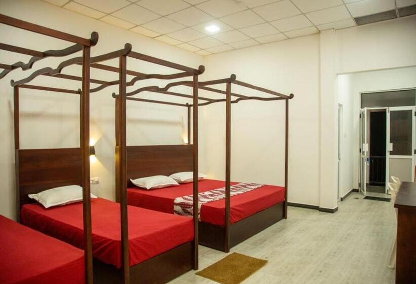 חדר סטנדרט לשלושה עם נוף לגינה, Yala Viewer Bird Resort And Safari