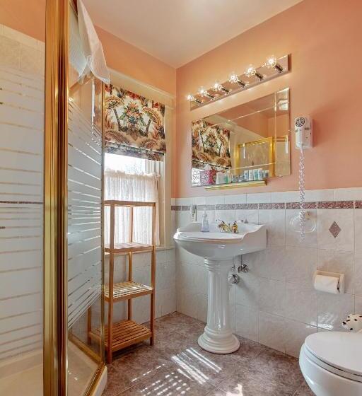 Номер Классика Кровать Кинг, After Eight Bed And Breakfast