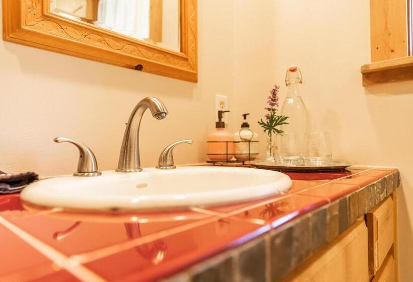 Номер Стандарт, Bentwood Inn