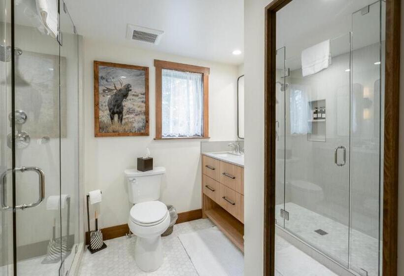 Семейный Номер, Bentwood Inn
