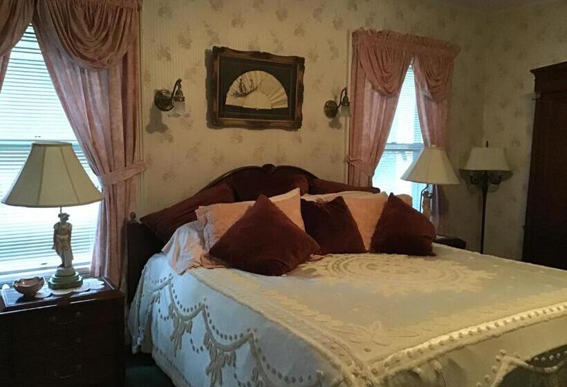 디럭스 스위트 킹 침대, Brookview Manor Inn