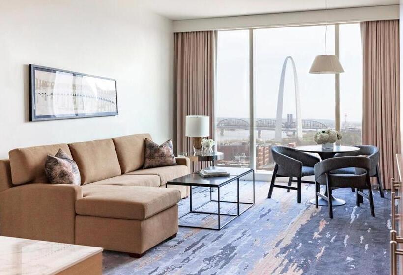 스위트 킹사이즈 침대, Four Seasons  St Louis