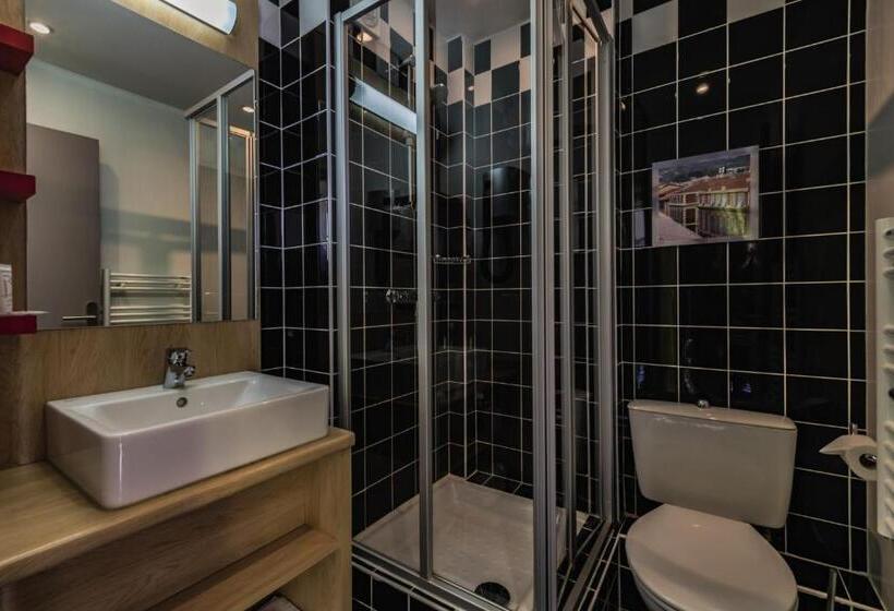 Трехместный Номер Стандарт с Балконом, Hôtel Morgat Le Grand Hôtel De La Mer