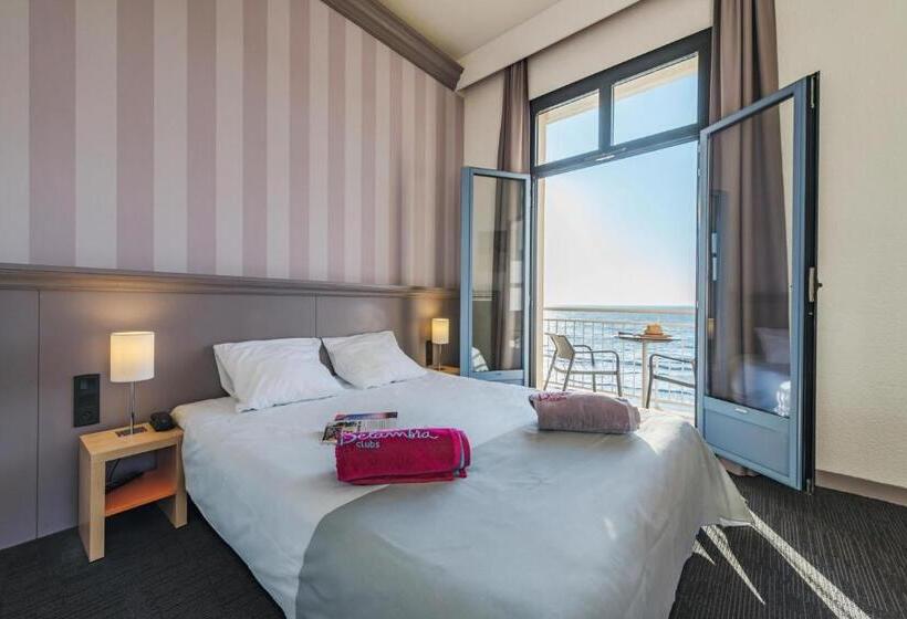 Трехместный Номер Стандарт с Балконом, Hôtel Morgat Le Grand Hôtel De La Mer