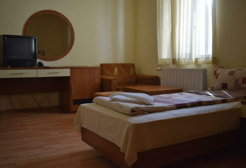 Номер Стандарт Трехместный, Jeravna