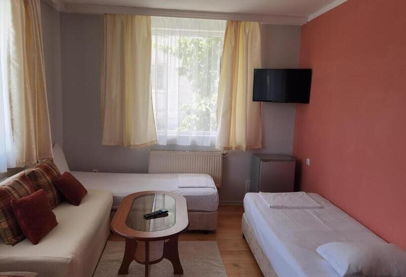 Трехместный Номер Комфорт, Mira Guest House