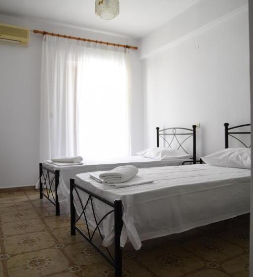 Habitación Cuádruple Economy, Antony S Complex
